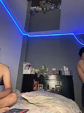 Kailertwink online show from July 24, 6:15 pm