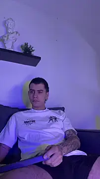 chris suarez online show from April 24, 8:33 pm