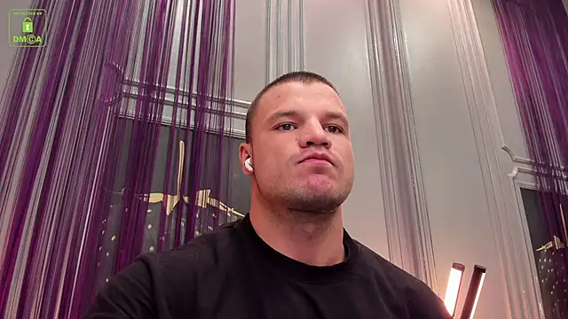 Snapshot of OliverSport chatting on December 3, 3:33 pm OliverSport online show from December 3, 3:33 pm