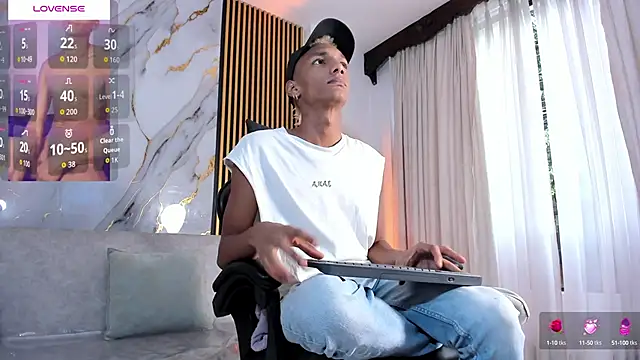 JulienSaint online show from October 17, 12:42 pm