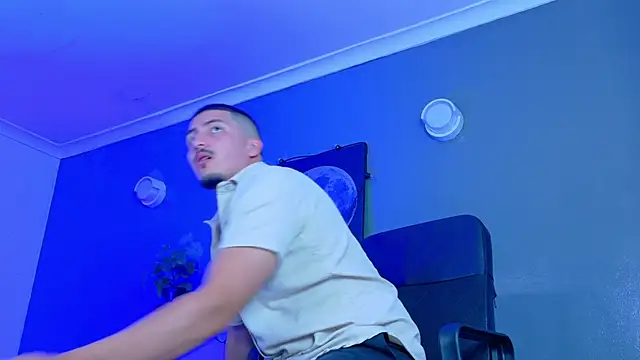 MrFox   online show from December 15, 11:51 am