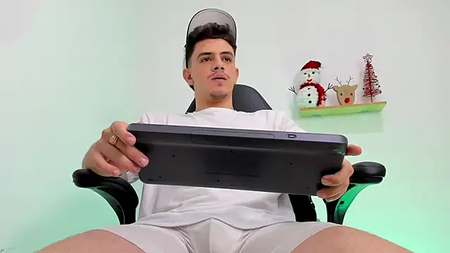 Mikecooper online show from December 15, 10:51 pm