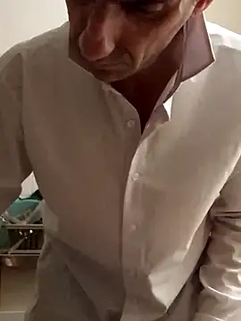 hotmen83 online show from April 14, 11:37 pm