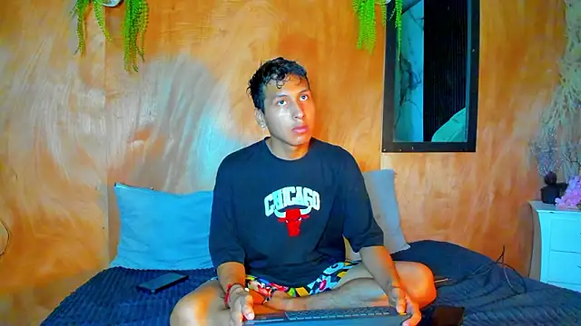 spicy adonhis online show from March 29, 4:29 pm