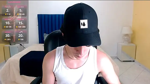 RoberthAlv online show from February 18, 1:53 pm