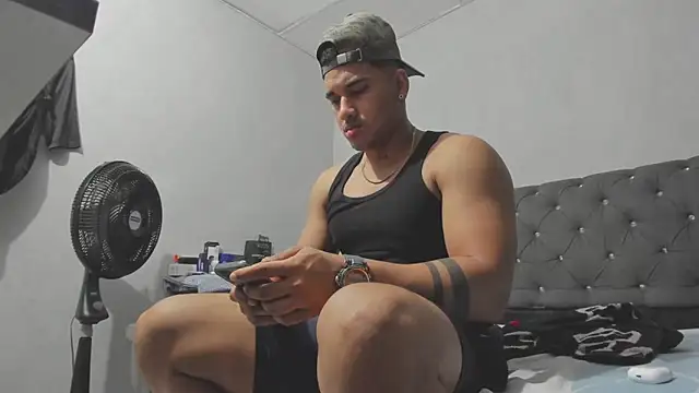 evan hardy online show from November 5, 3:08 am