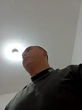 CWQ123 online show from November 13, 11:08 pm