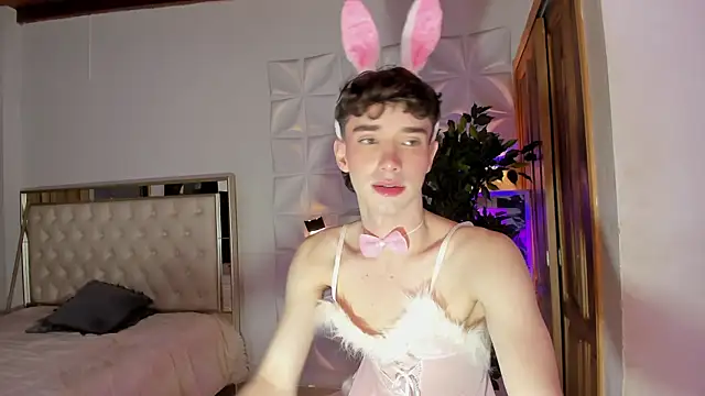 Wyatt Rose online show from November 12, 7:25 am