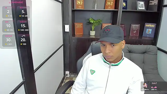 Snapshot of IsaacBlack_ chatting on October 18, 5:12 am IsaacBlack online show from October 18, 5:12 am