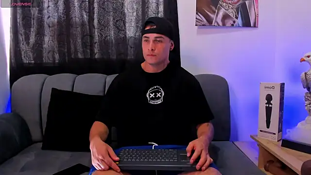 connorsmiith online show from November 7, 9:40 pm