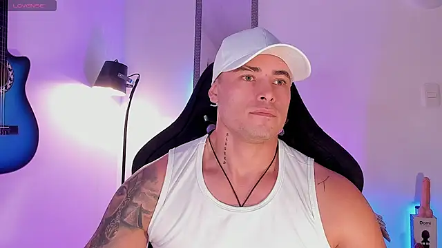 connorsmiith online show from June 1, 12:38 pm