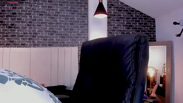 connorsmiith online show from April 5, 11:01 pm