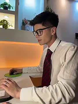 Dulcey  online show from March 30, 6:03 am