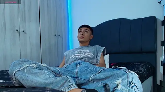 Isaac tan online show from February 5, 4:08 am