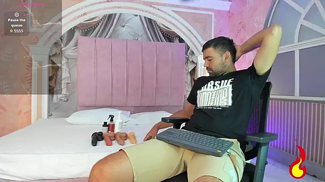 magnus serket online show from April 13, 12:06 pm