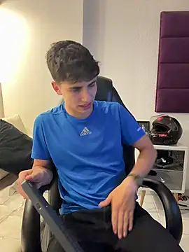 AdrianRinaldi online show from December 3, 8:26 pm