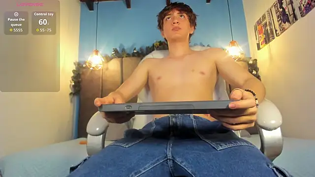 Oscar and dani online show from November 28, 4:04 am