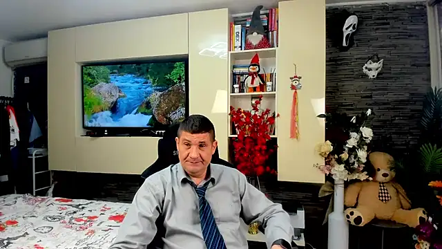 SpartacusDaddy48 online show from April 8, 6:05 pm