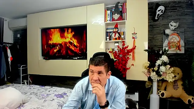 SpartacusDaddy48 online show from March 26, 12:04 am