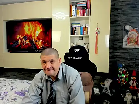 SpartacusDaddy48 online show from February 21, 4:52 pm