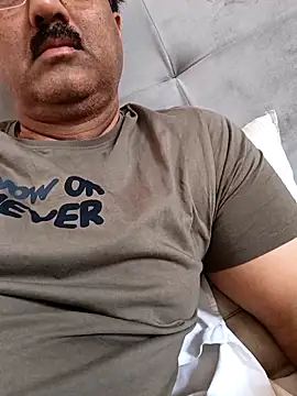 moonflower25 online show from December 4, 3:46 am