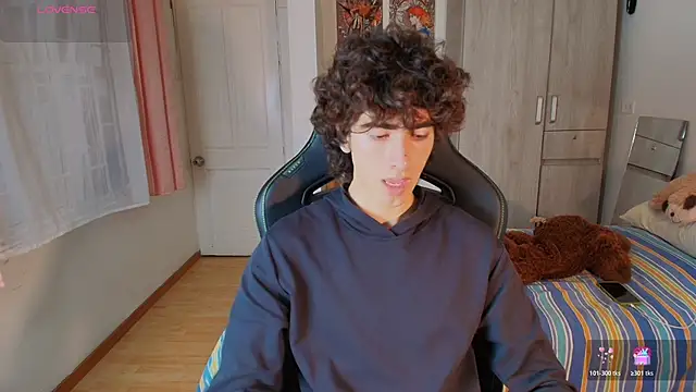 Nude Boy18 online show from November 27, 10:13 pm