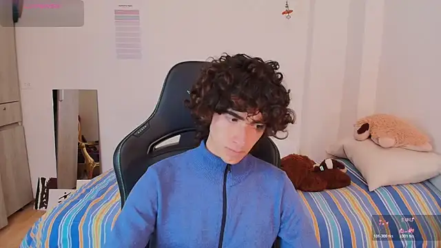 Nude Boy18 online show from March 2, 8:27 pm