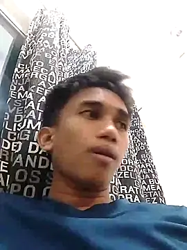 Snapshot of charlie0728 chatting on October 15, 11:07 am charlie0728 online show from October 15, 11:07 am