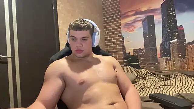 MusclePhantom online show from December 5, 9:11 pm