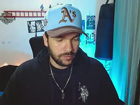 Snapshot of cortelioni_massimo_ chatting on October 18, 6:29 am cortelioni massimo online show from October 18, 6:29 am