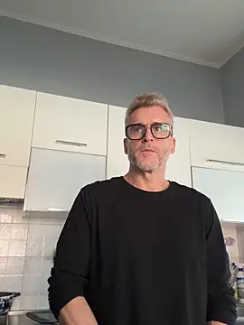 Axl hot online show from March 13, 11:51 am