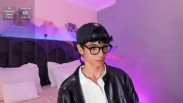 Phillicious   online show from October 21, 11:29 pm