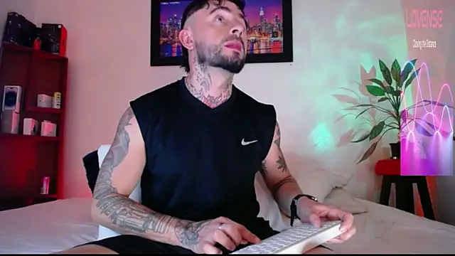 Edwardjonnes online show from April 16, 2:44 am