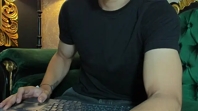 AlessandroKiing online show from July 9, 10:24 pm