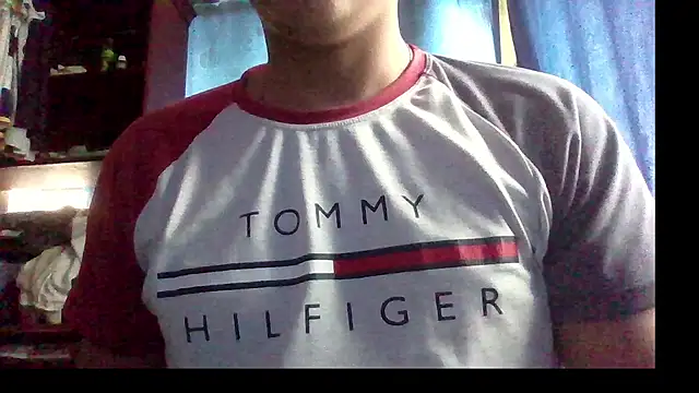 yesitwink  online show from December 18, 6:15 pm