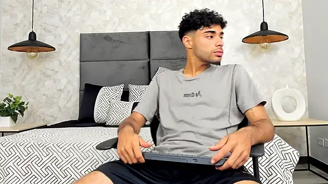 RaphaelDufort online show from October 8, 11:53 pm