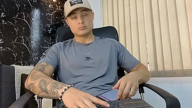 Alexander ferre online show from February 4, 1:17 pm