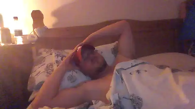 Snapshot of DadbodG chatting on October 28, 11:18 pm DadbodG online show from October 28, 11:18 pm