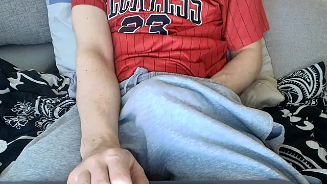 Breezydicksn online show from April 4, 7:00 pm