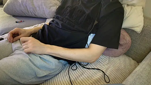 Breezydicksn online show from November 28, 10:55 pm