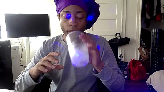 Diodre Benyoon online show from December 18, 8:38 pm