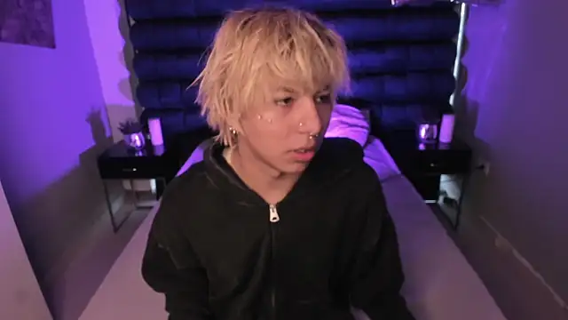 OliIverr22 online show from December 15, 11:51 am