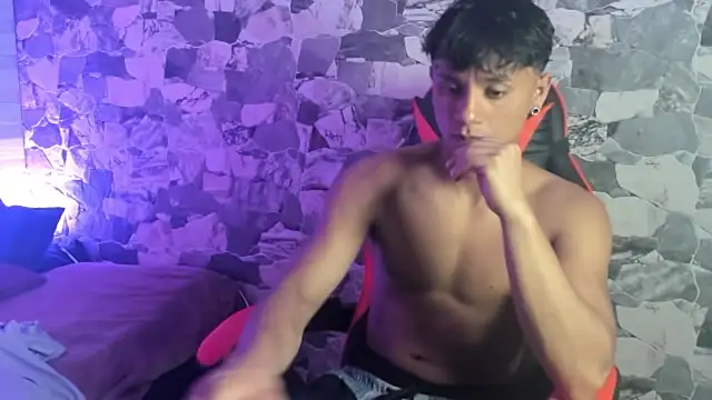 ZYZZ1312 online show from April 17, 5:32 am