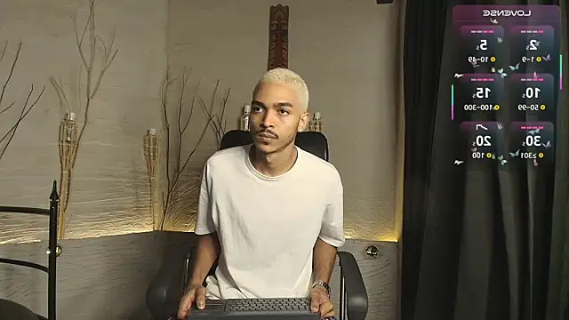 Snapshot of MarcusRain_ chatting on October 19, 8:23 pm MarcusRain online show from October 19, 8:23 pm