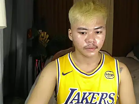 hot emman online show from April 16, 1:16 am