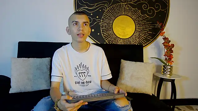 RowanCley online show from October 8, 12:09 pm