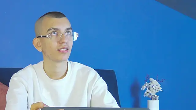 RowanCley online show from October 2, 12:53 pm