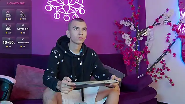 RowanCley online show from September 20, 12:49 pm