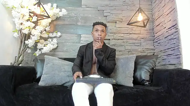 ItaloMoore online show from October 4, 12:10 pm