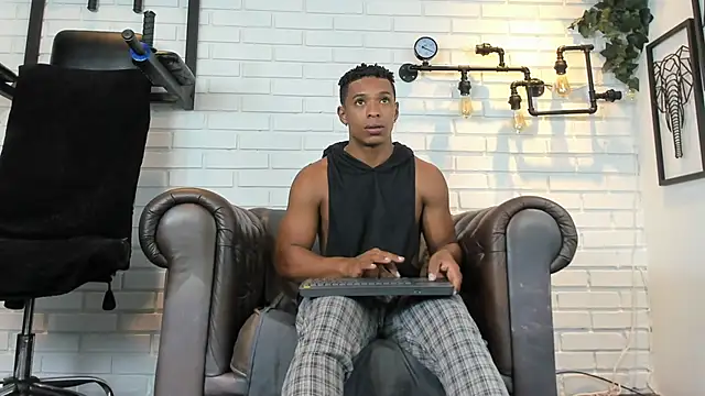 ItaloMoore online show from September 15, 11:33 am